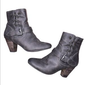 Report size 7 fun Victorian heeled buckle booties